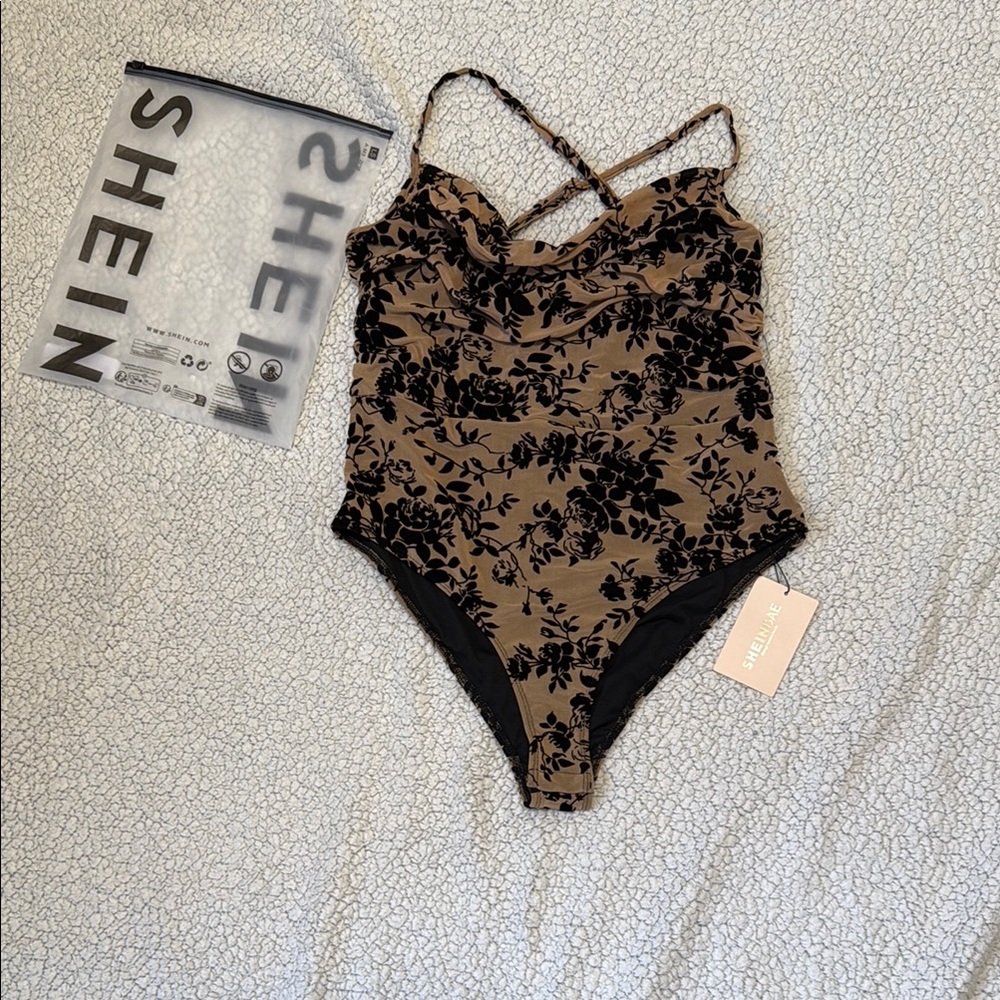 SHEINBae Black Floral Print Bodysuit
